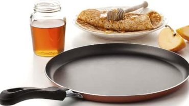 Large Crepe Pan 10 Inch Nonstick Coating and Bakelite Handle